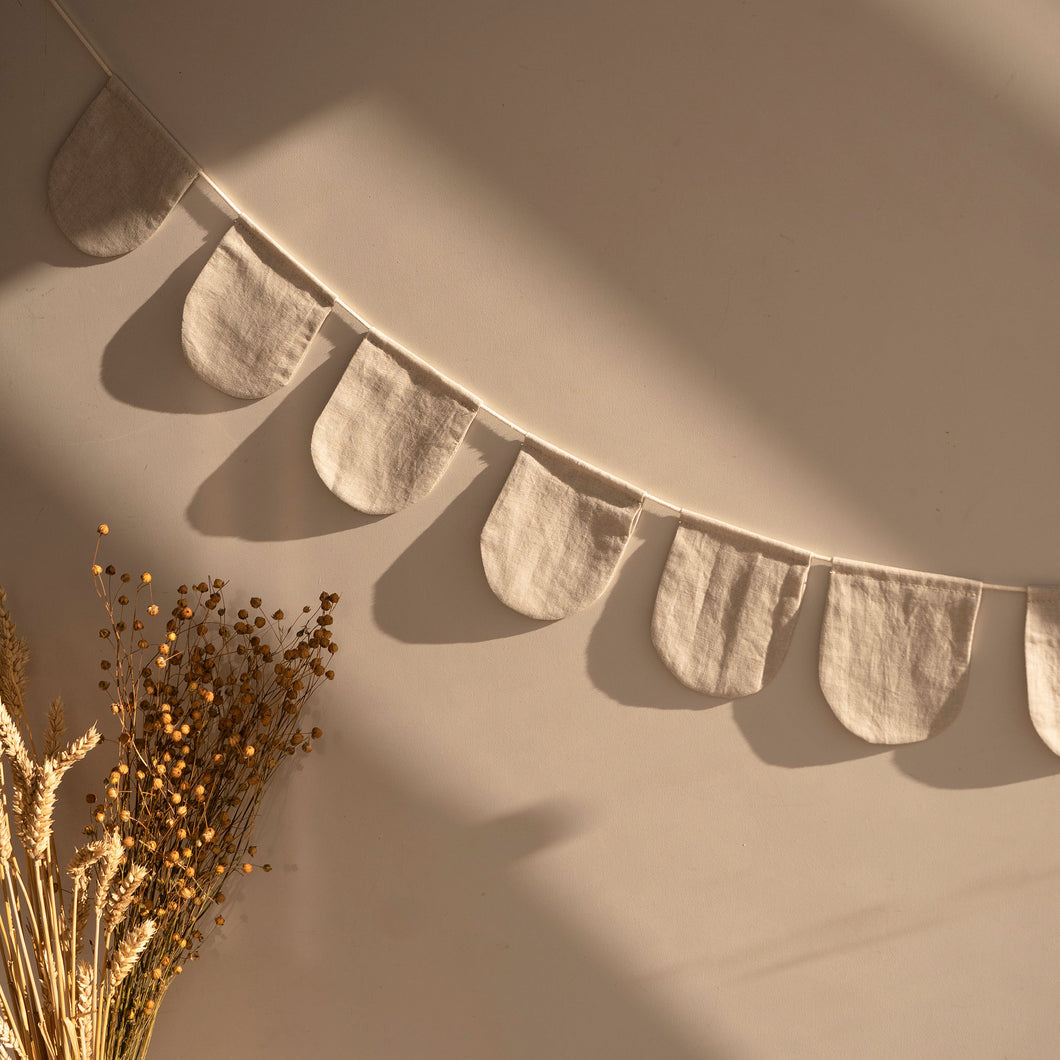 Linen Scallop bunting ® -Oatmeal